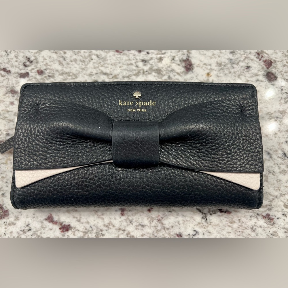 Kate Spade Eden Lane Stacy wallet in black with white accents